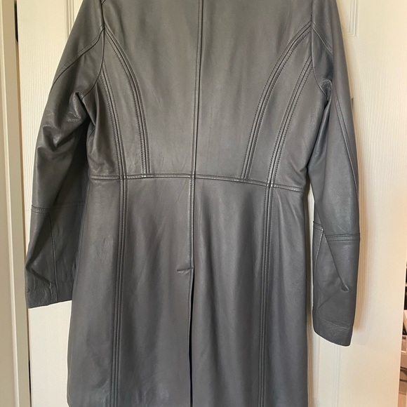 Well made 100% Leather trench coat. Lots of high end details. Size Small. - Picture 2 of 10